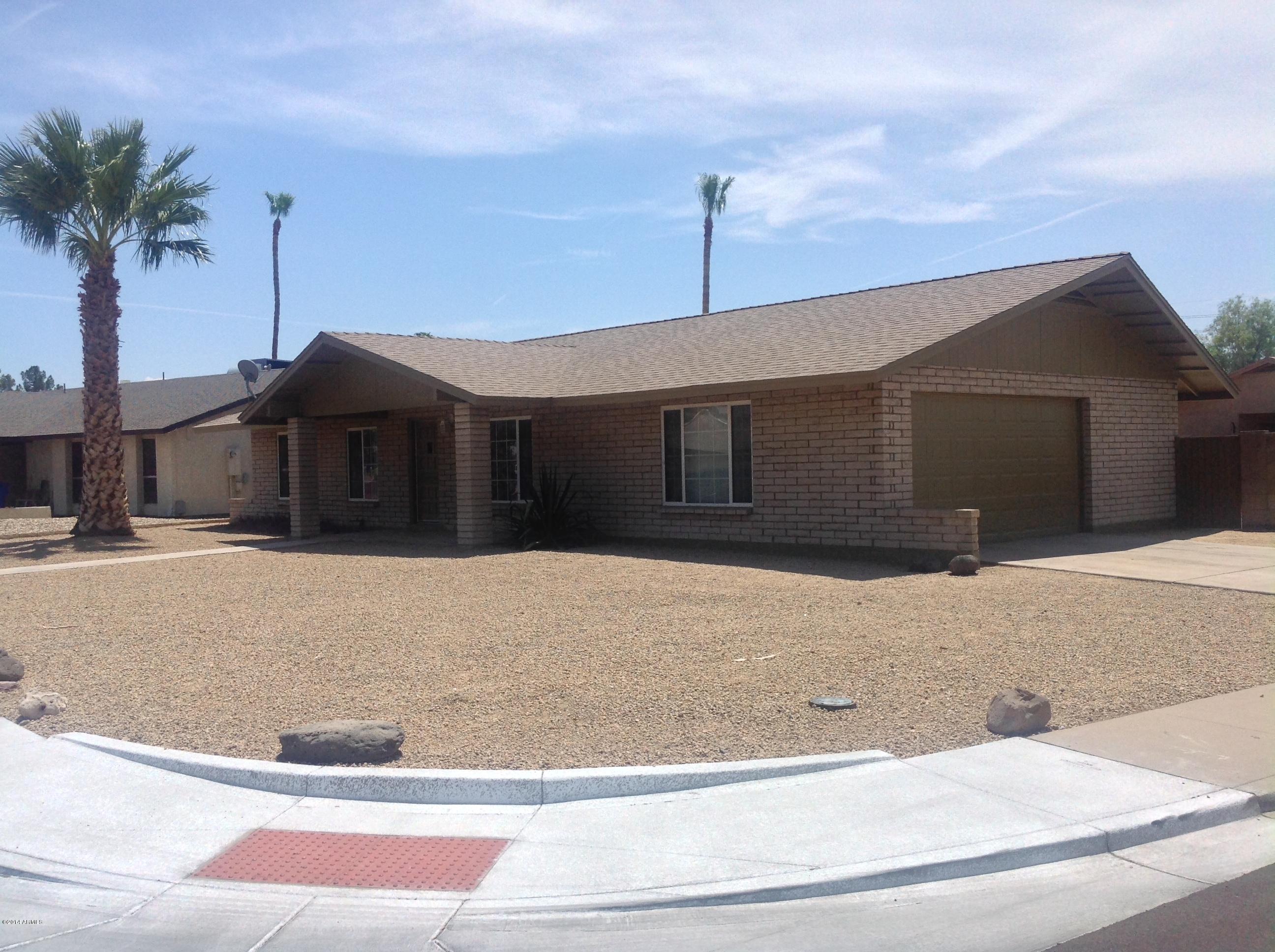 3819 West Calavar Road Phoenix, AZ 85053 - Photo 4 of 26 IMG_7007