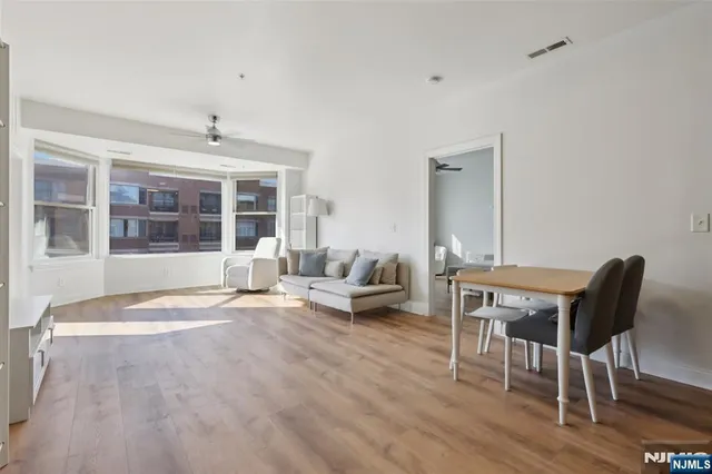 $829,000 | 20 Ave At Port Imperial, Unit 410, West New York, NJ 07093