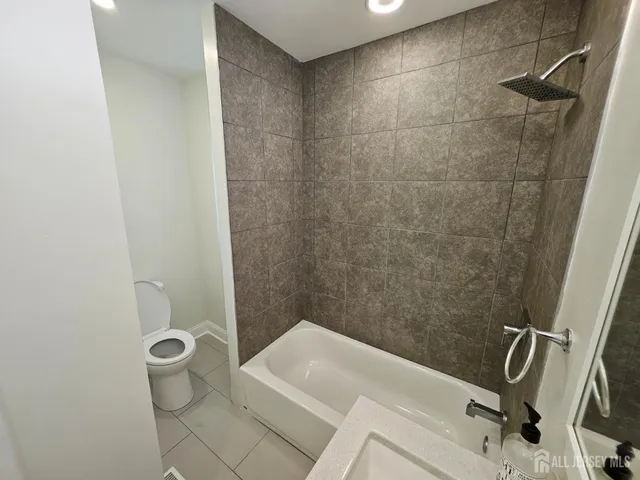 $2,550 | 60 6th Avenue, Trenton, NJ 08619