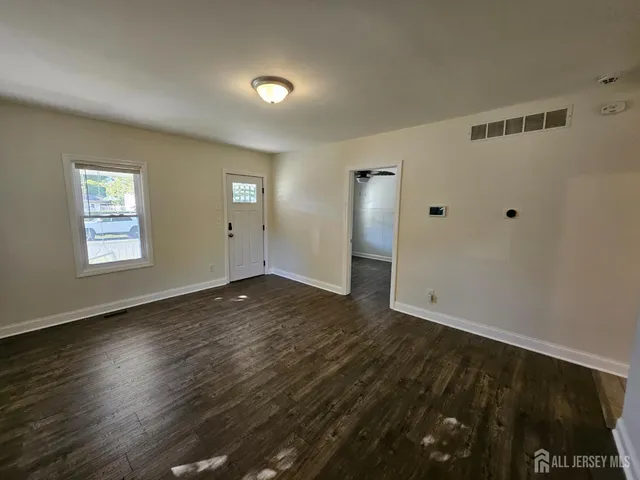 $2,550 | 60 6th Avenue, Trenton, NJ 08619