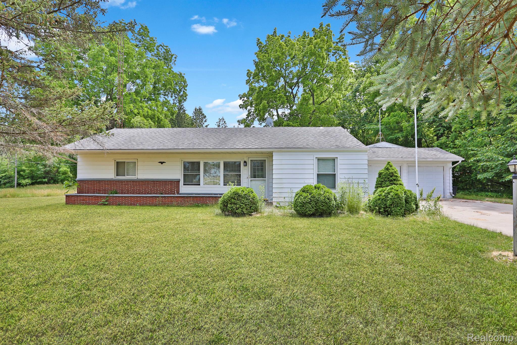 12125 Coldwater Road Flushing, MI 48433 - Photo 1 of 24