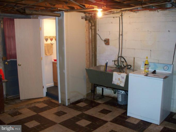2234 Coralthorn Road Baltimore, MD 21220 - Photo 27 of 30 a room with a table and chairs