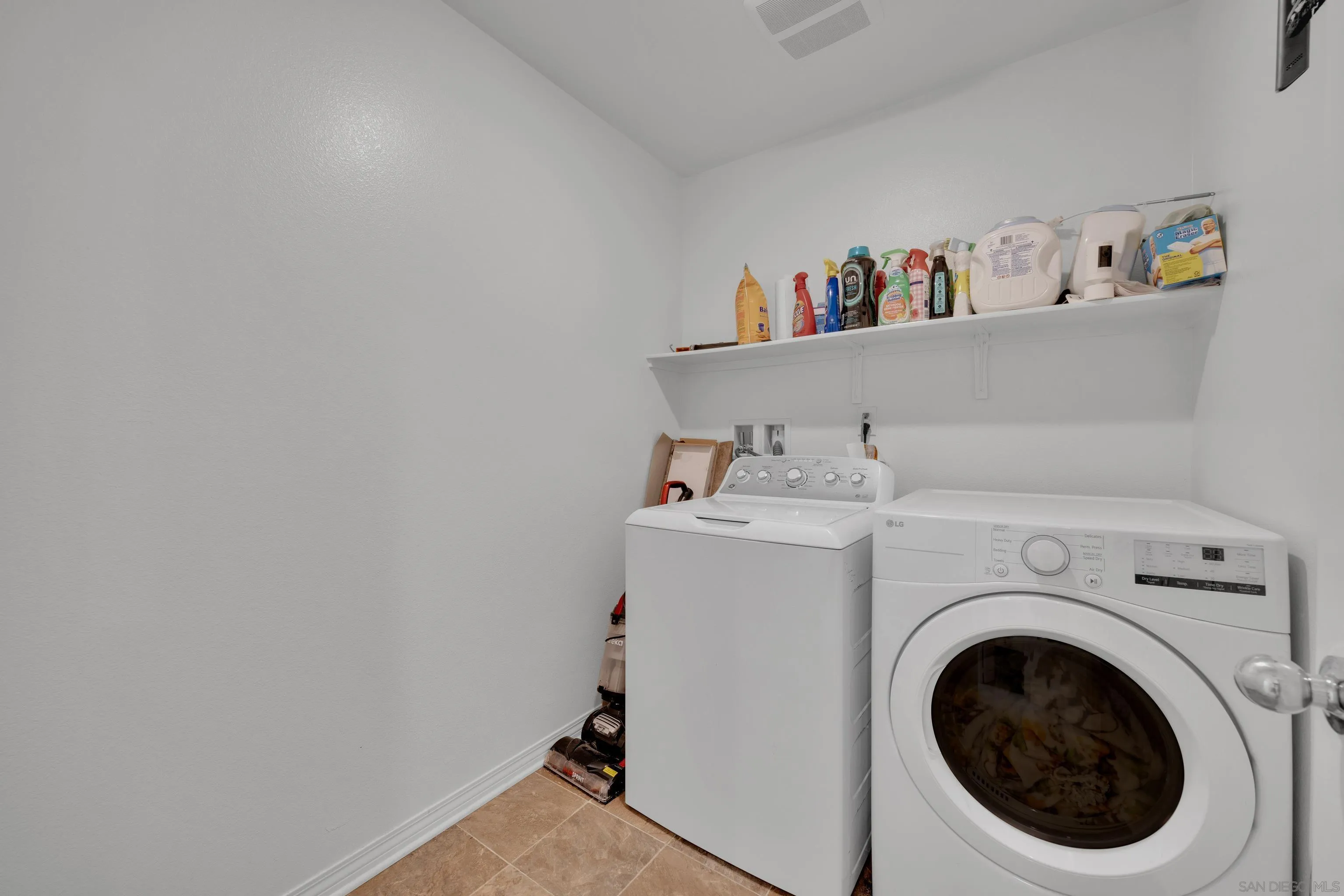 41984 Retsina Street, Unit 705 Murrieta, CA 92562 - Photo 20 of 39 a utility room with dryer and washer