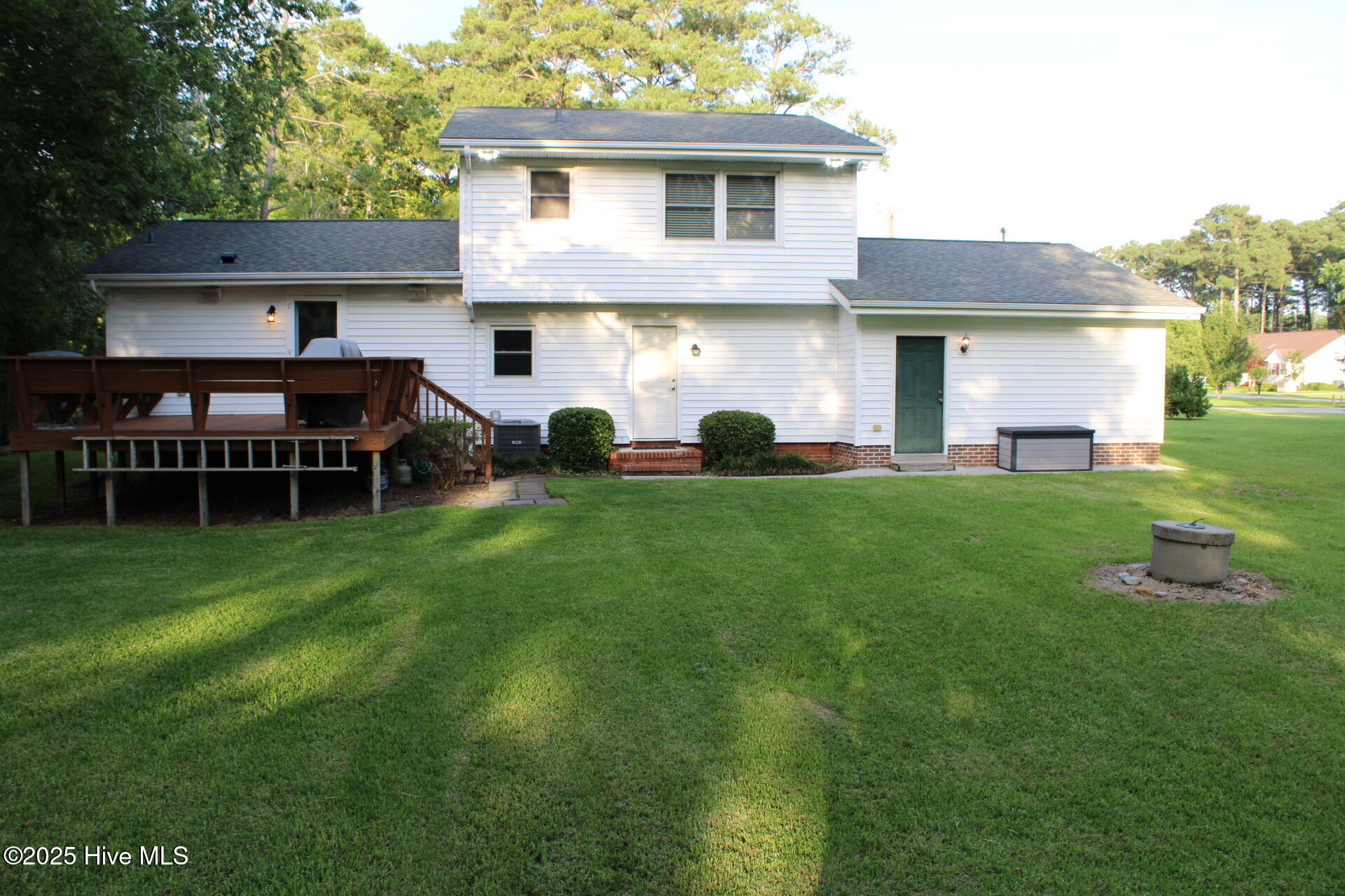 4127 Plantation Road Morehead City, NC 28557 - Photo 2 of 29 Back of the Home