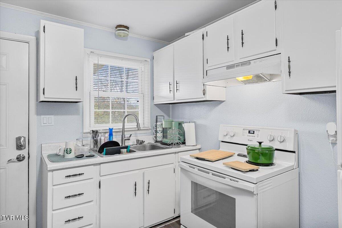 1740 Bonham Road Bristol, VA 24201 - Photo 14 of 65 14-128A9460