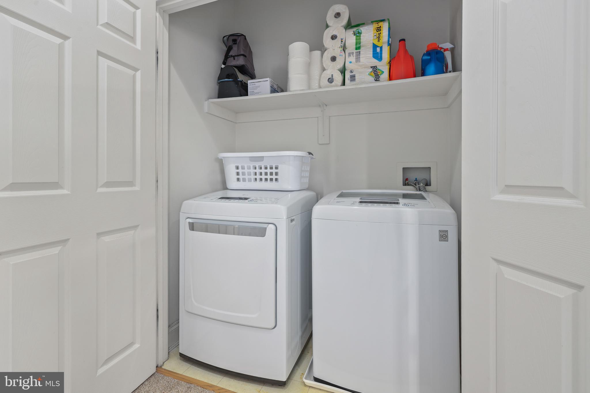 6806 Witton Circle Gainesville, VA 20155 - Photo 26 of 47 a utility room with dryer and washer
