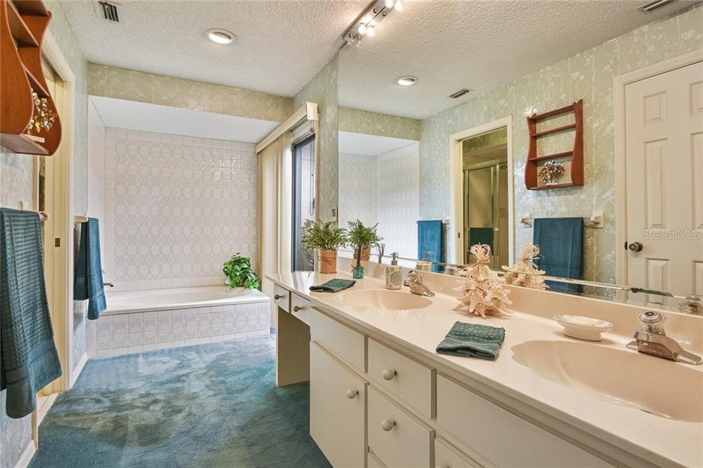 402 Spring Valley Lane Altamonte Springs, FL 32714 - Photo 12 of 25 Gallery Image 12