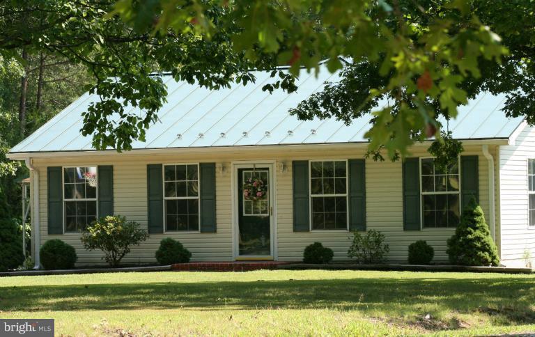 5169 Courtneys Corner Road Sumerduck, VA 22742 - Photo 3 of 29 front view of a house with a yard