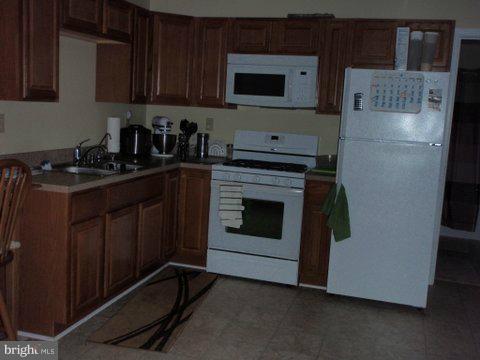 5169 Courtneys Corner Road Sumerduck, VA 22742 - Photo 24 of 29 a kitchen with a stove microwave and refrigerator