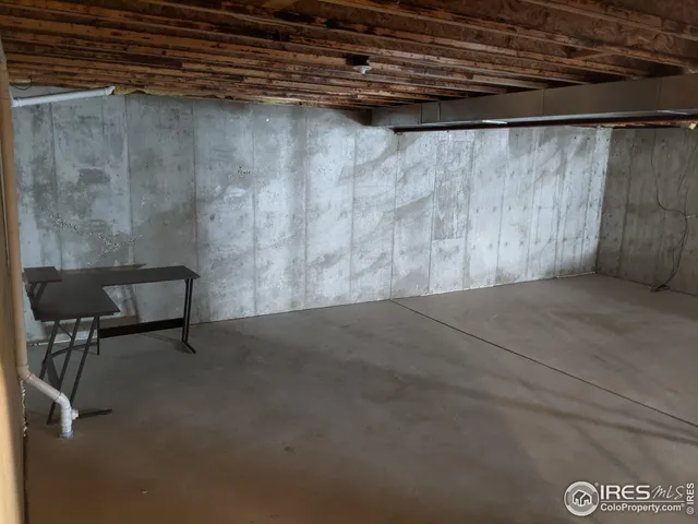 a view of a indoor garage