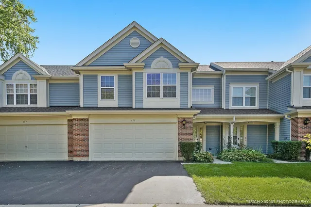 $335,000 | 121 Crescent Lane, Unit 121, Schaumburg, IL 60193