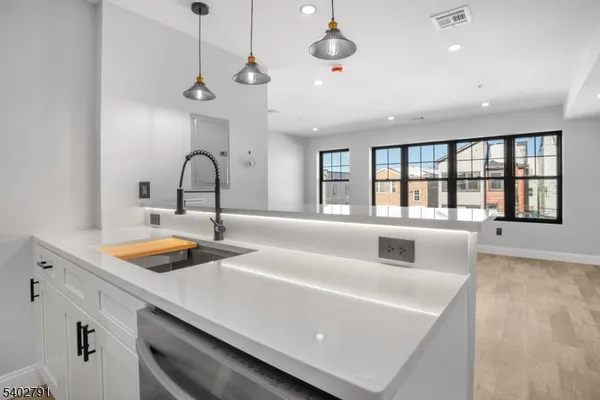 $2,900 | 479 15th Avenue, Unit 2, Newark, NJ 07103