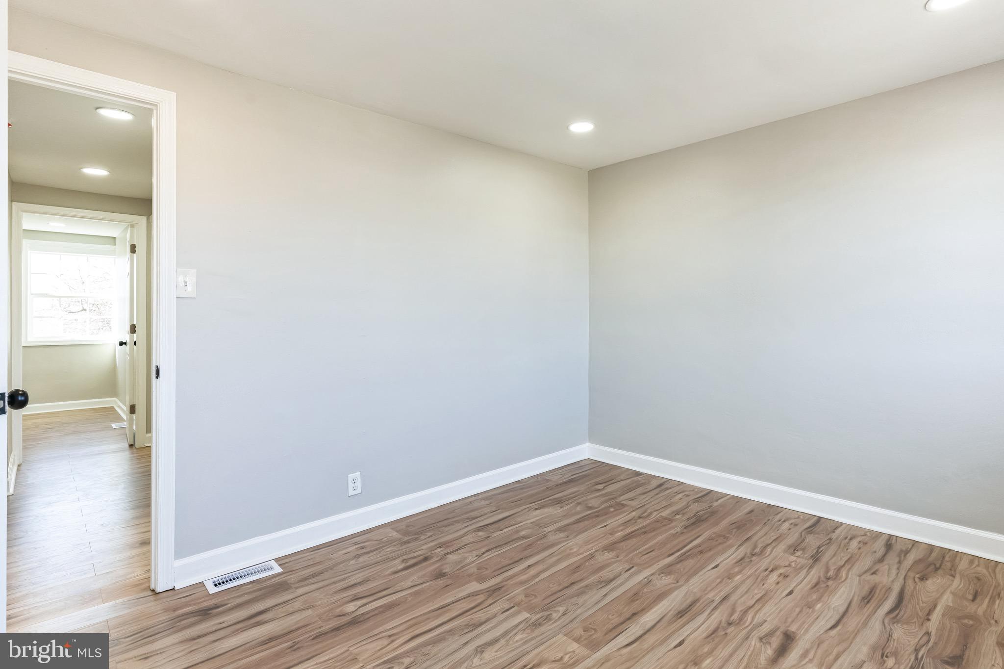 815 Fifth Avenue Baltimore, MD 21227 - Photo 9 of 17