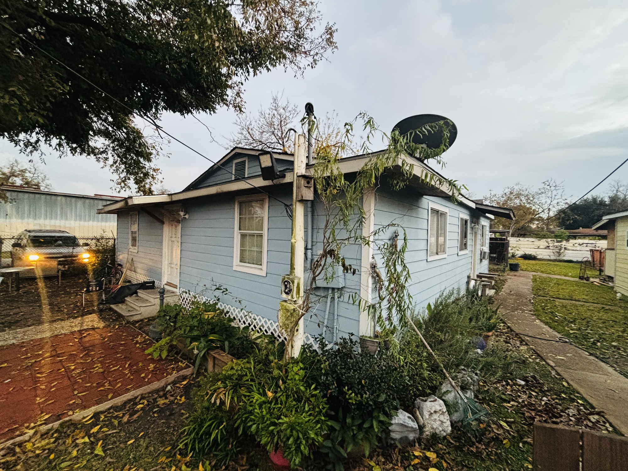920 Frisco Street Houston, TX 77022 - Photo 7 of 11 a front view of a house with garden