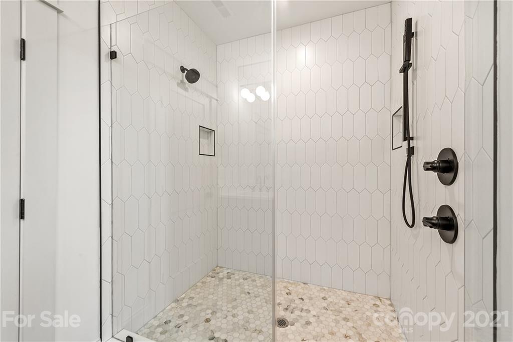3807 Plainview Road Charlotte, NC 28208 - Photo 18 of 28 a bathroom with a shower
