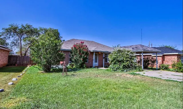 $1,000 | 2441 East 30th Street, Lubbock, TX 79404