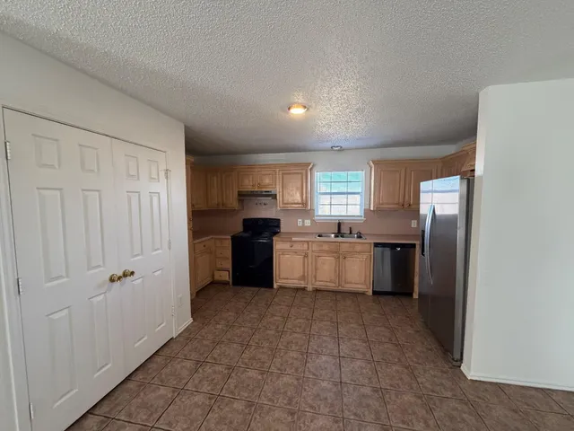 $1,000 | 2441 East 30th Street, Lubbock, TX 79404