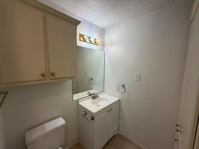 $1,000 | 2441 East 30th Street, Lubbock, TX 79404