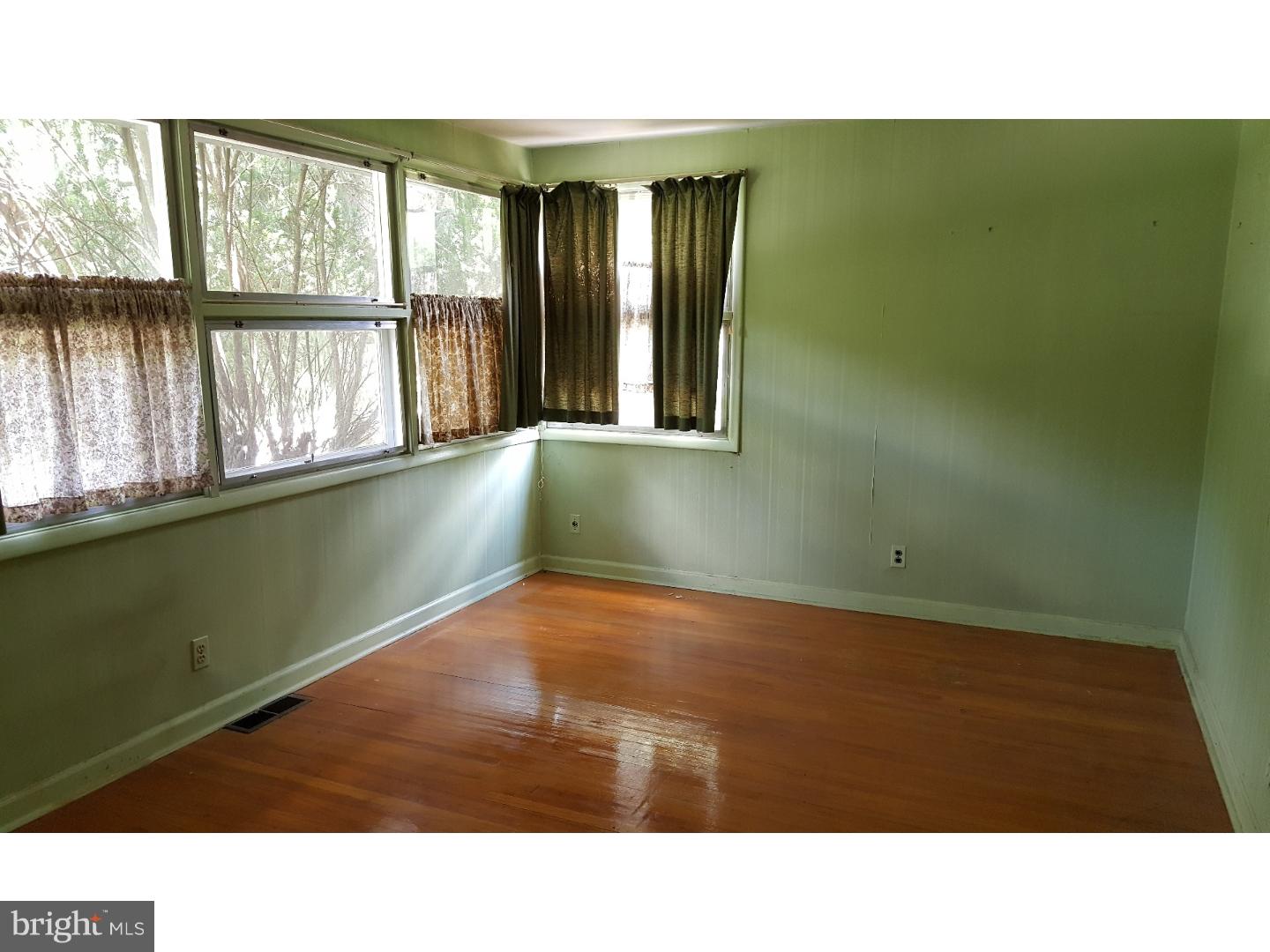 48 Parkview Road Cheltenham, PA 19012 - Photo 15 of 22 Bedroom 4