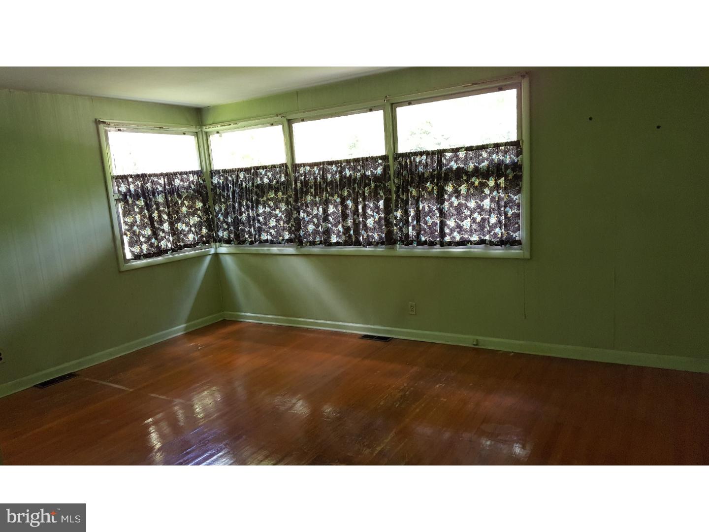 48 Parkview Road Cheltenham, PA 19012 - Photo 5 of 22 Master Bedroom