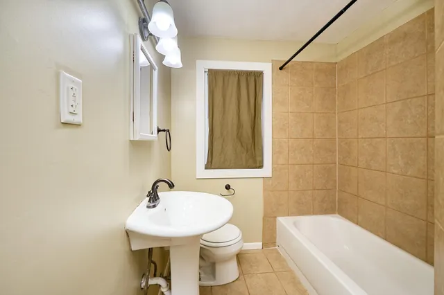 $2,195 | 1090 11th Avenue Southeast, Minneapolis, MN 55414