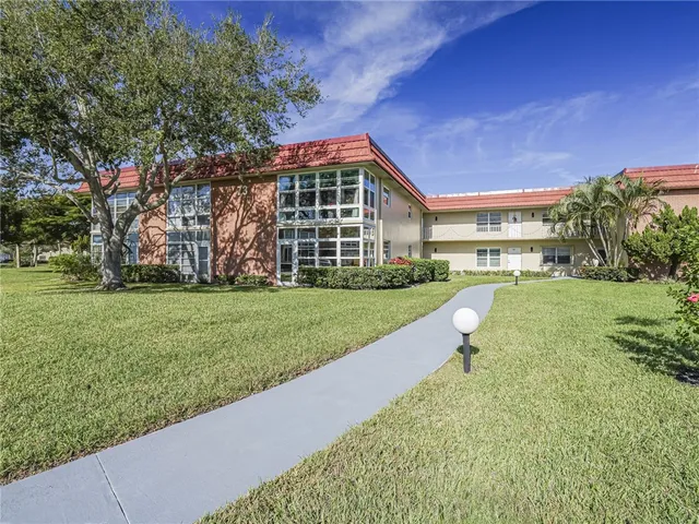 $1,500 | 73 Royal Oak Court, Unit 103, Vero Beach, FL 32962