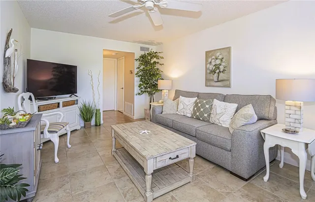 $1,500 | 73 Royal Oak Court, Unit 103, Vero Beach, FL 32962