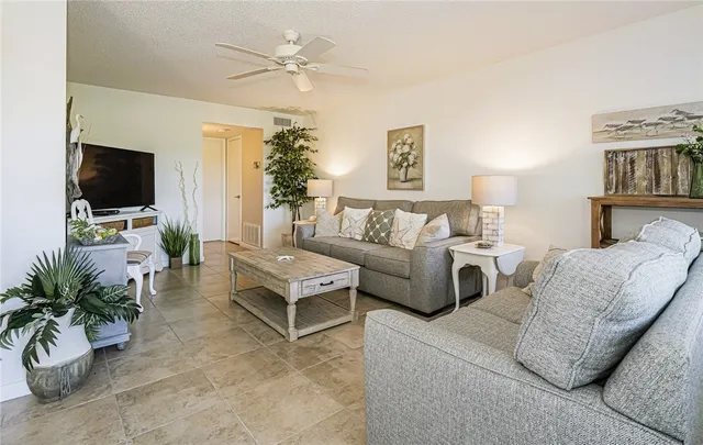 $1,500 | 73 Royal Oak Court, Unit 103, Vero Beach, FL 32962