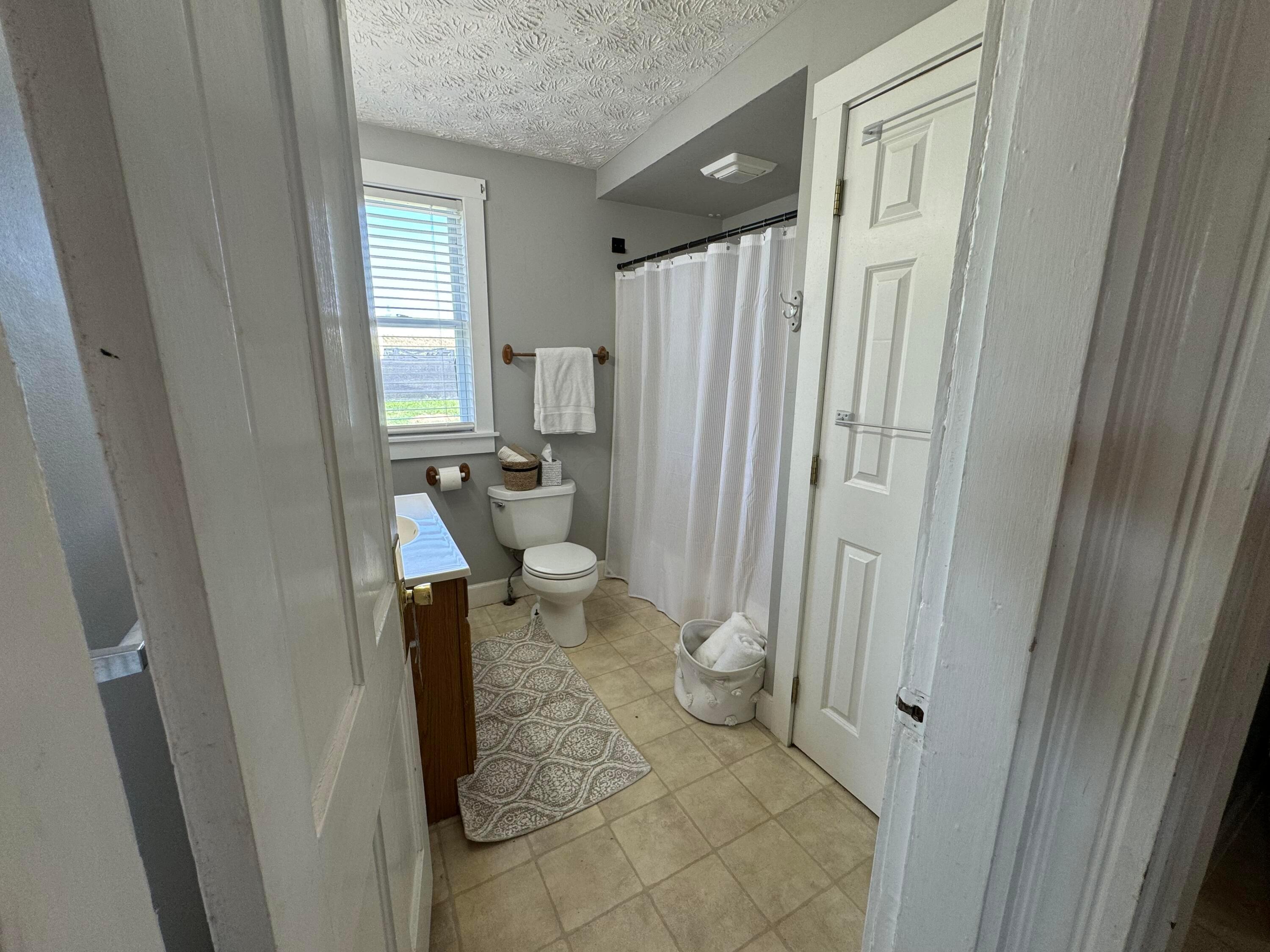 9580 Dozer Road Southwest Stoutsville, OH 43154 - Photo 17 of 44 Bathroom