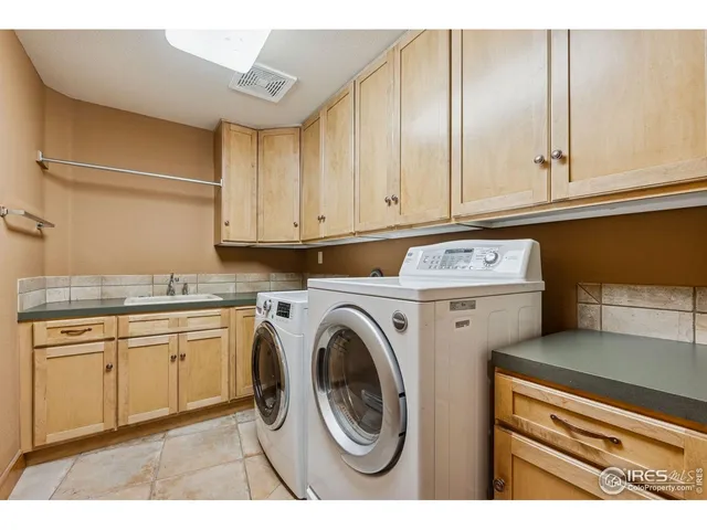 a view of entryway and hall