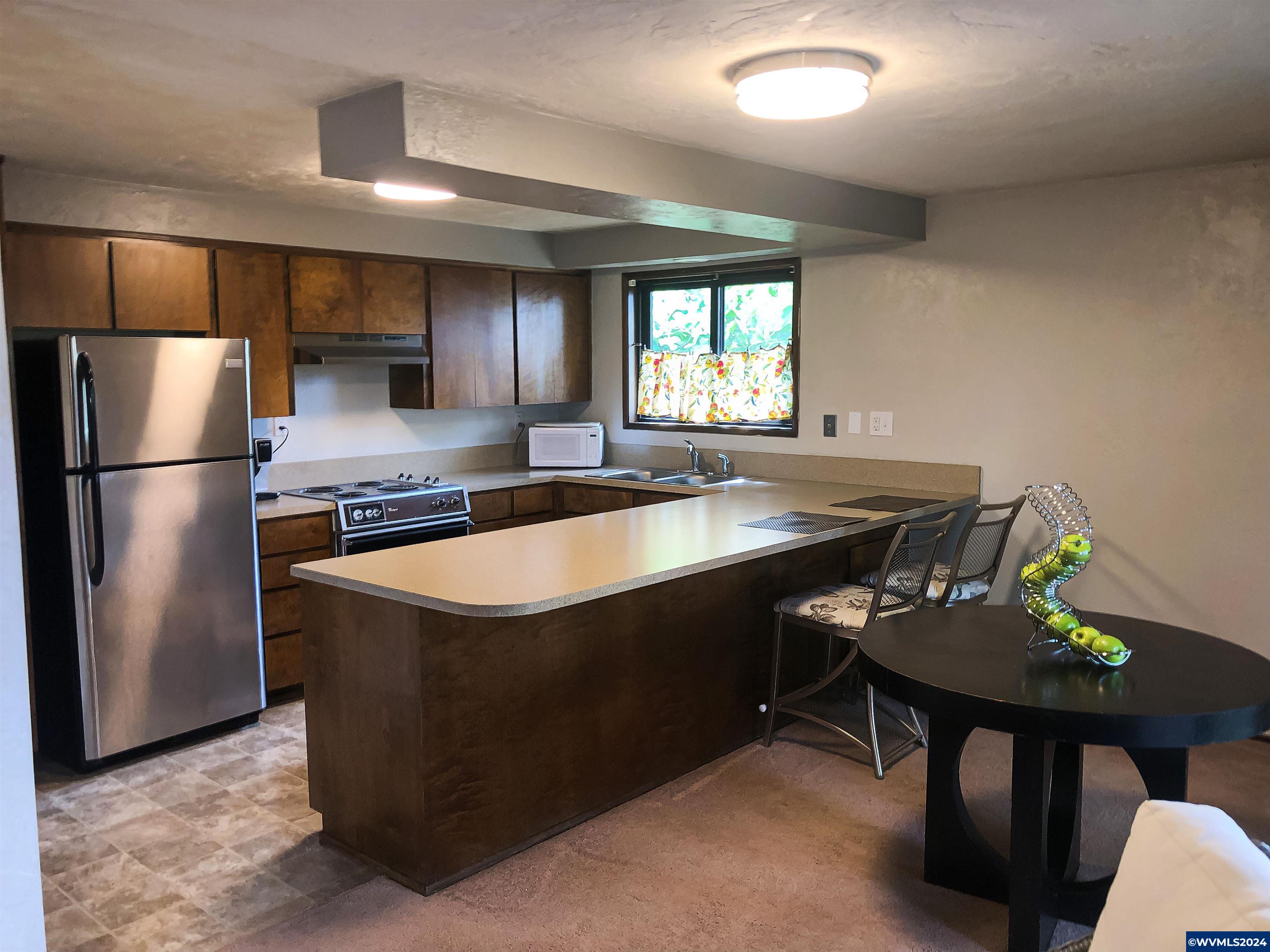 1018 Southwest 10th Avenue Albany, OR 97321 - Photo 4 of 12