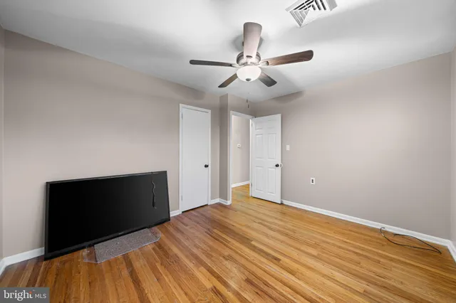 a bedroom with a bed and a flat tv screen