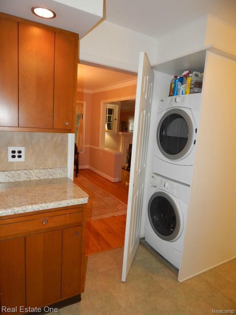 60 Amherst Road Pleasant Ridge, MI 48069 - Photo 17 of 44 Main floor laundry