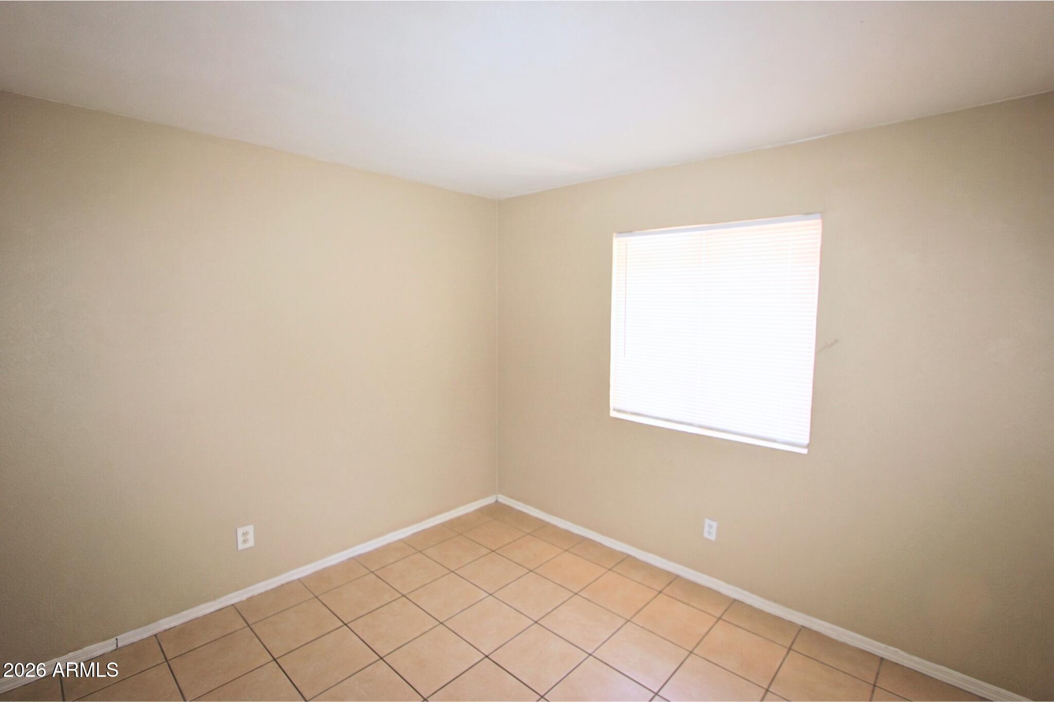 2747 East Chipman Road, Unit 2 Phoenix, AZ 85040 - Photo 5 of 7 4