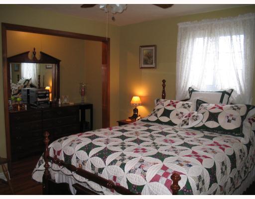 233 Vaneal Road Washington, PA 15301 - Photo 4 of 8 Master Bedroom. Bright and clean master bedroom.
