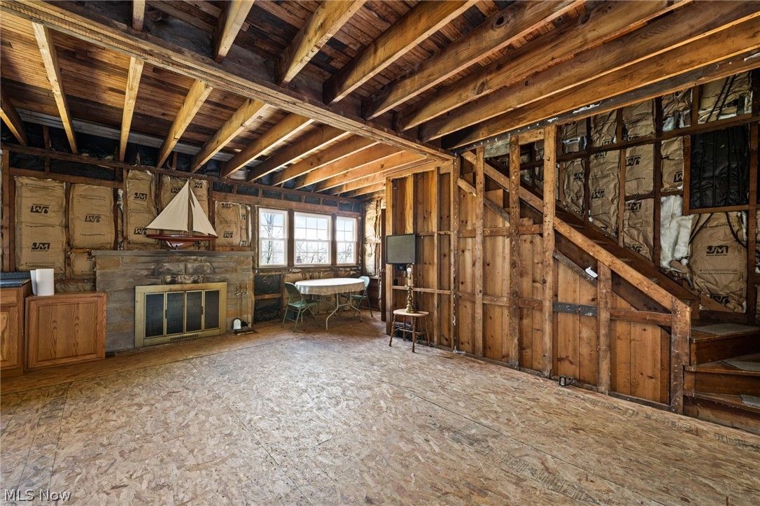 32601 Eddy Road Willoughby, OH 44094 - Photo 6 of 22 Living room