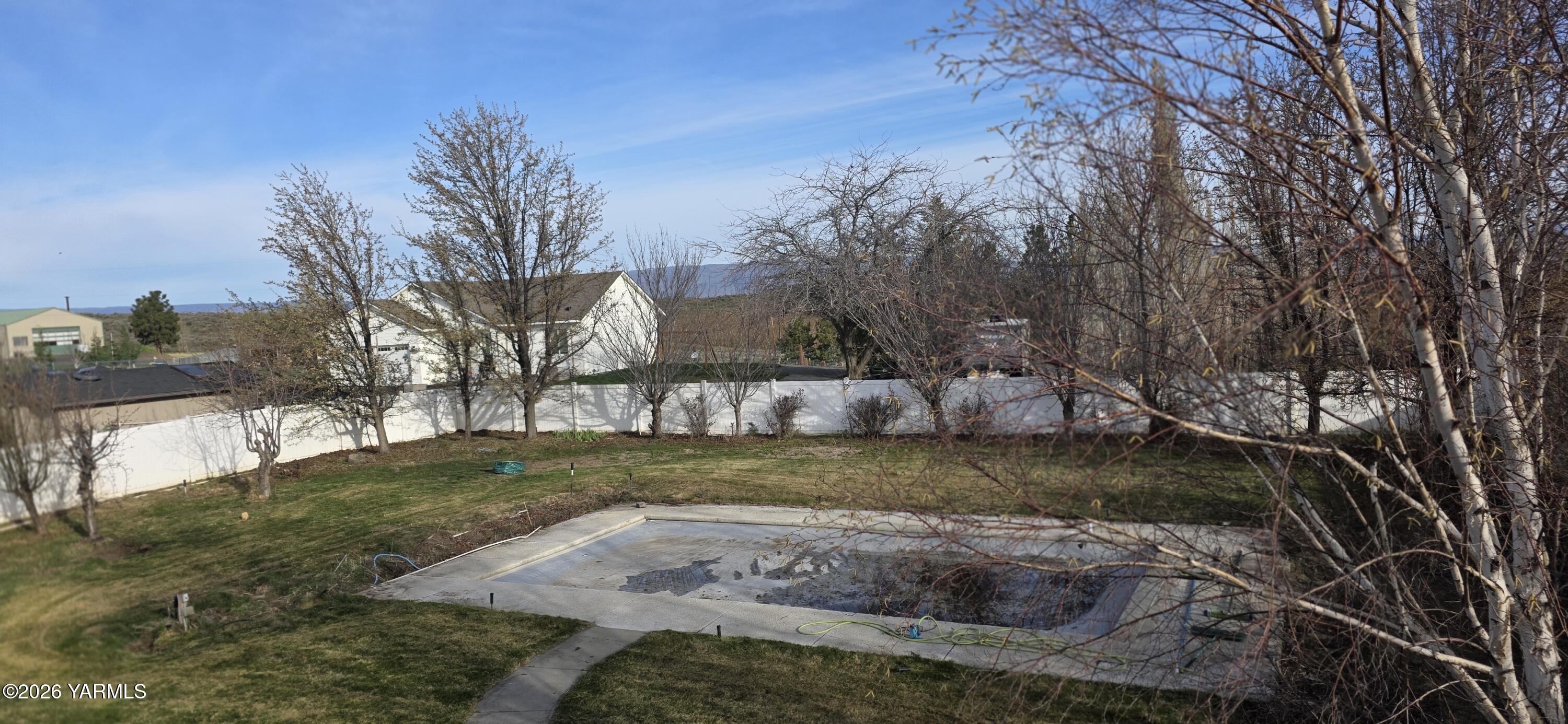 8601 Scenic Drive Yakima, WA 98908 - Photo 14 of 52 a view of a backyard with green space