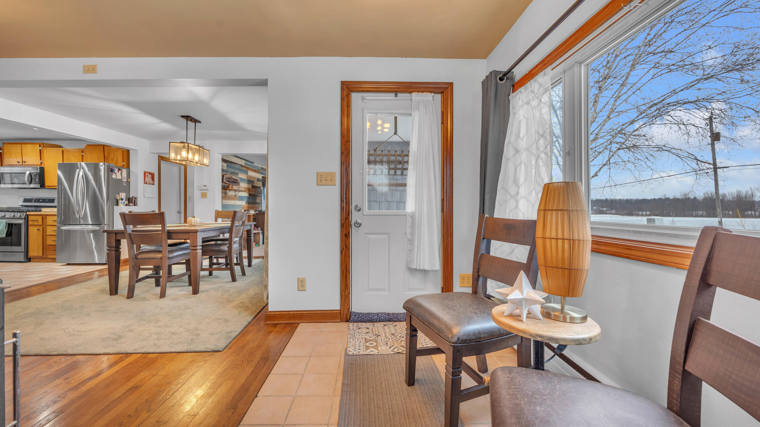 615 East Washington Avenue Cleveland, WI 53015 - Photo 9 of 33 Foyer