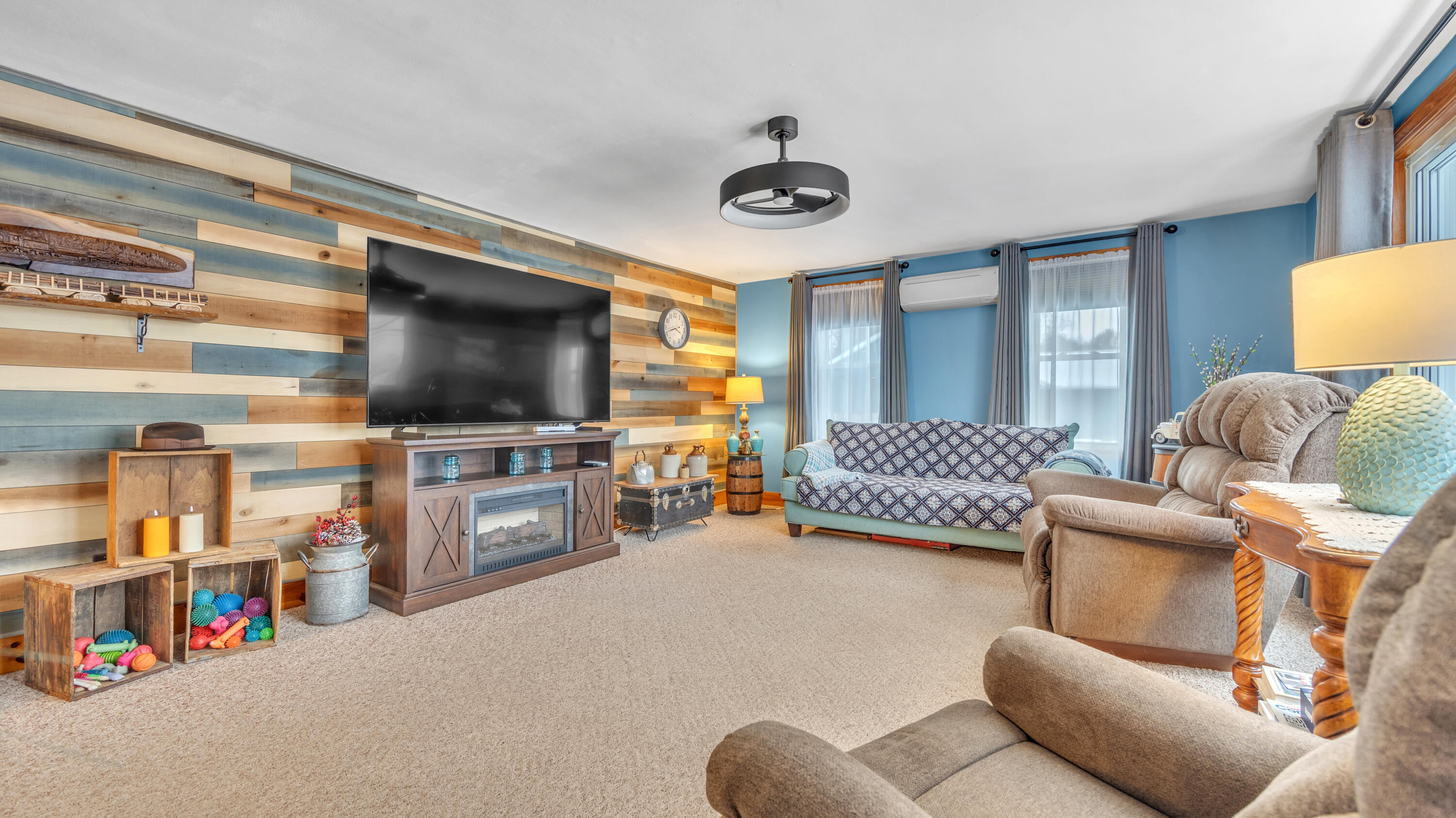 615 East Washington Avenue Cleveland, WI 53015 - Photo 10 of 33 Living Room 1-2