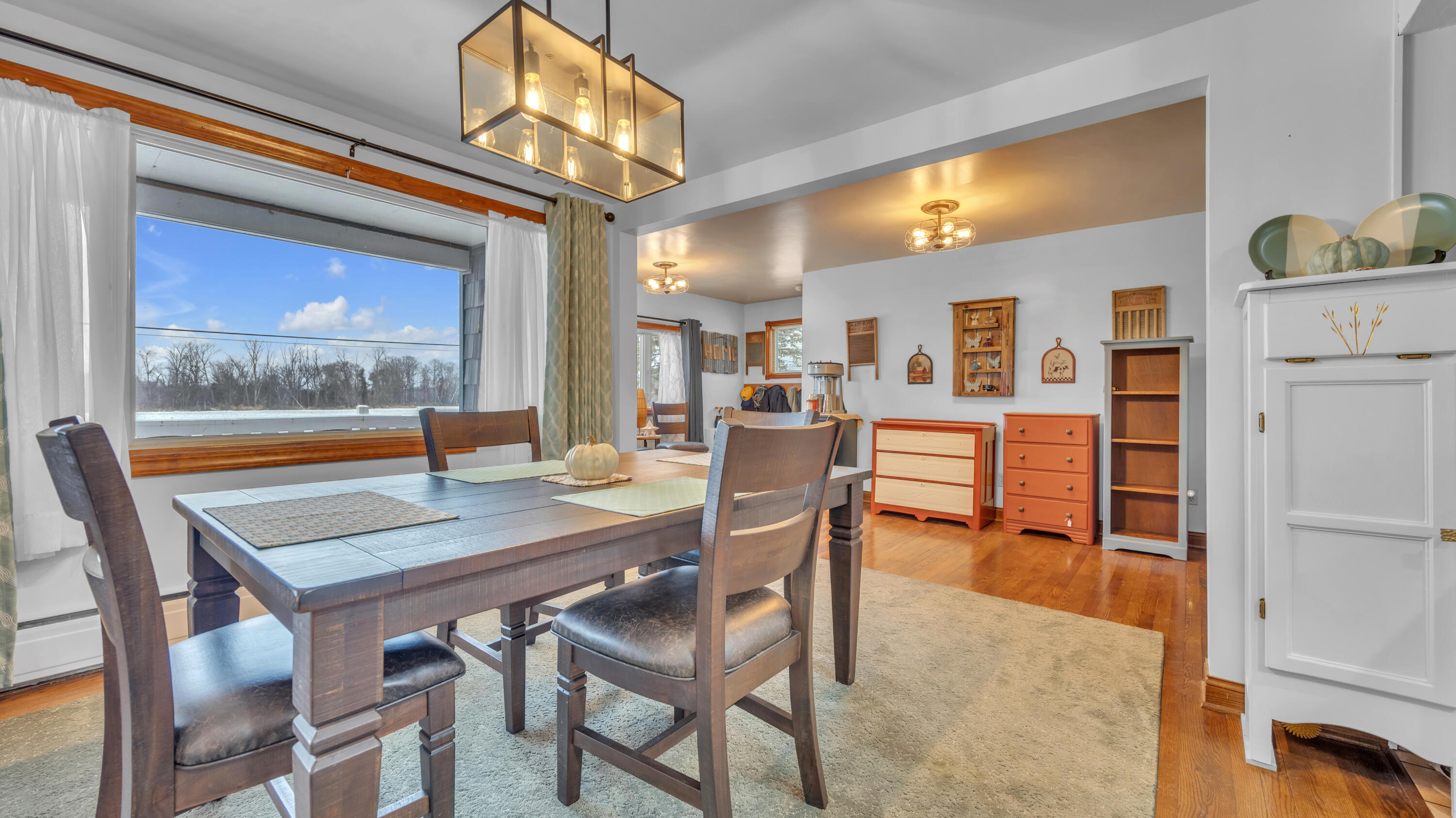 615 East Washington Avenue Cleveland, WI 53015 - Photo 7 of 33 Dining Room 1-1