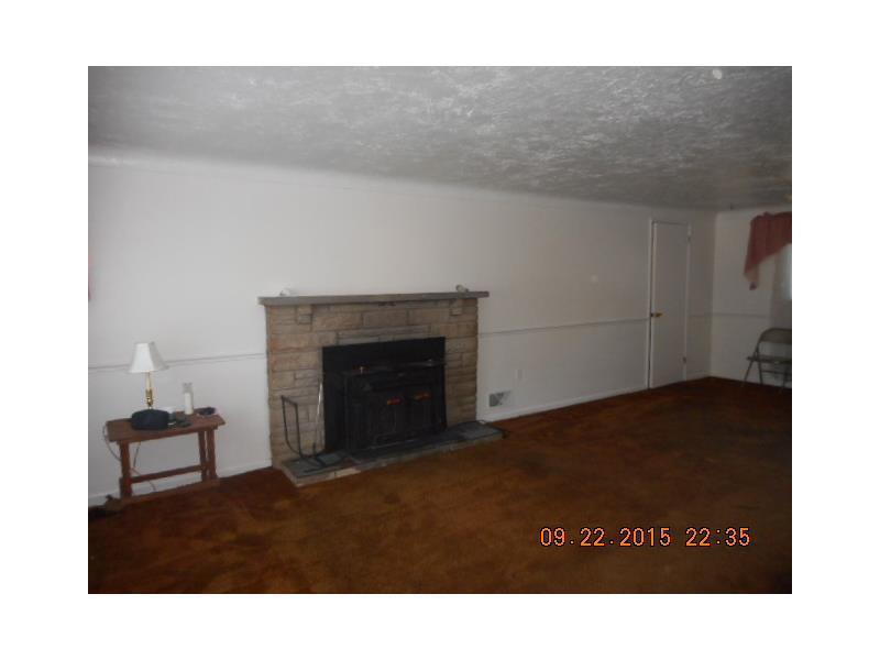1163 Harvard Road Monroeville, PA 15146 - Photo 2 of 10 Living Room.