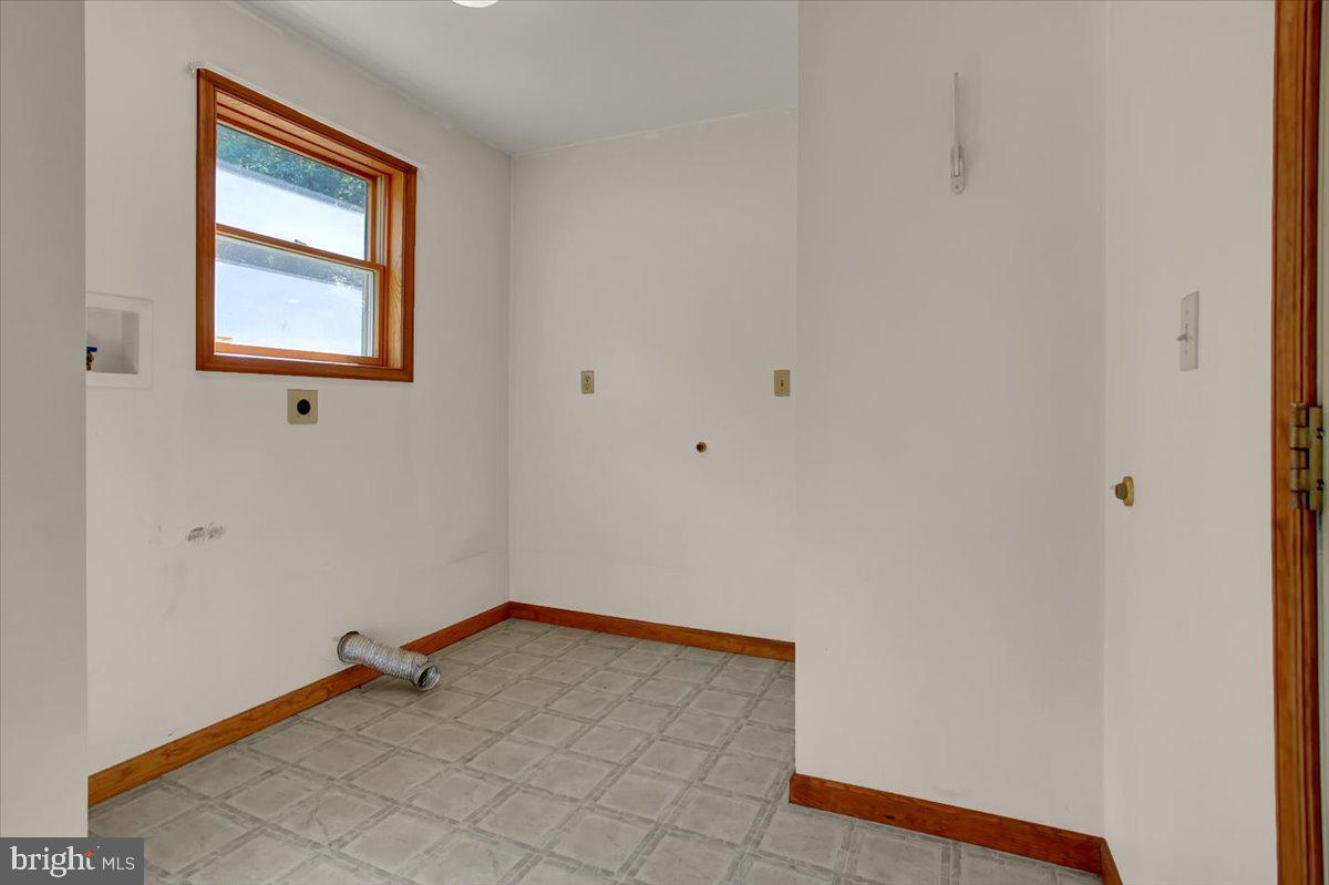 1384 Eagle Point Road Kutztown, PA 19530 - Photo 30 of 44 Laundry room