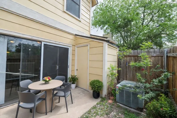 $1,425 | 11901 Swearingen Drive, Unit 15, Austin, TX 78758