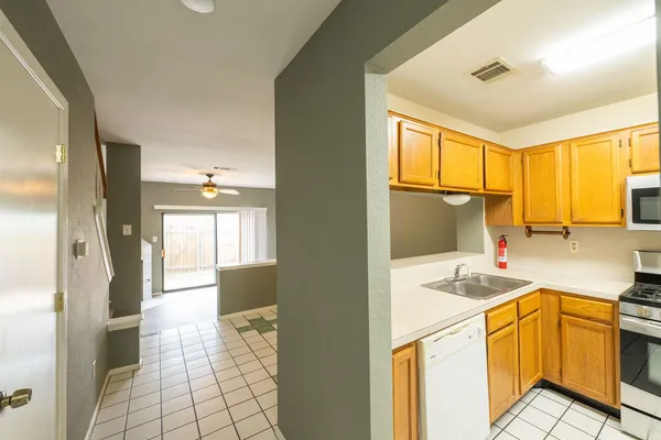 $1,425 | 11901 Swearingen Drive, Unit 15, Austin, TX 78758