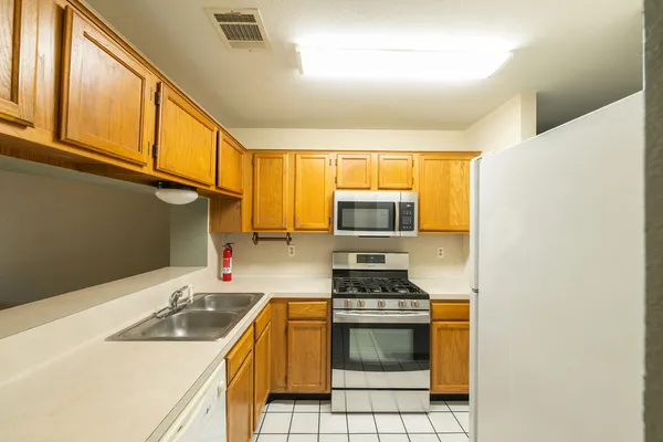 $1,425 | 11901 Swearingen Drive, Unit 15, Austin, TX 78758