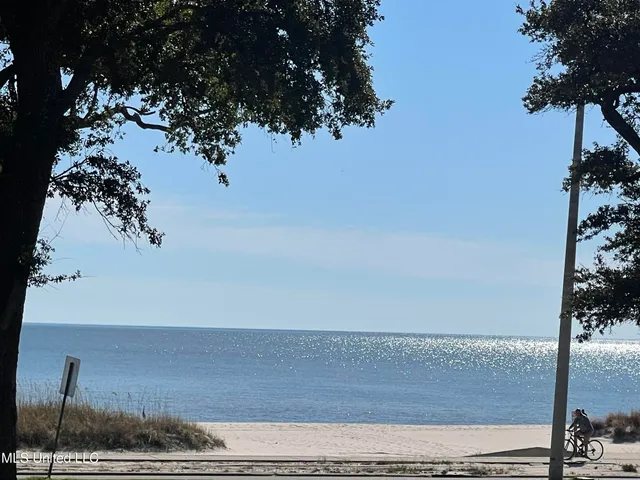 $1,700 | 1282 Beach Boulevard, Unit 204, Biloxi, MS 39530