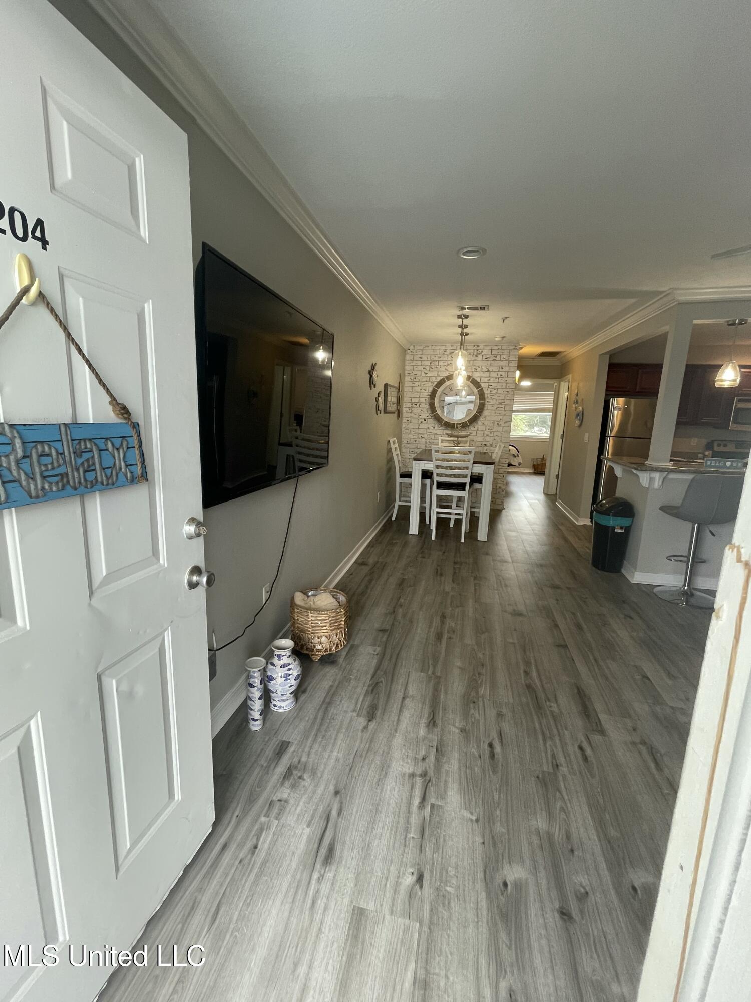 1282 Beach Boulevard, Unit 204 Biloxi, MS 39530 - Photo 4 of 47 IMG_7384