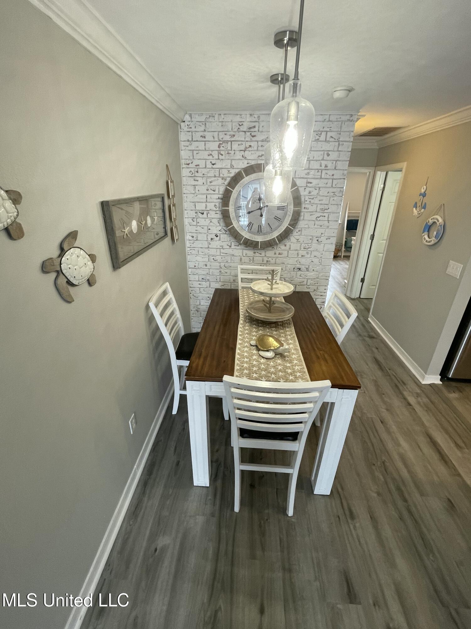 1282 Beach Boulevard, Unit 204 Biloxi, MS 39530 - Photo 5 of 47 IMG_7385