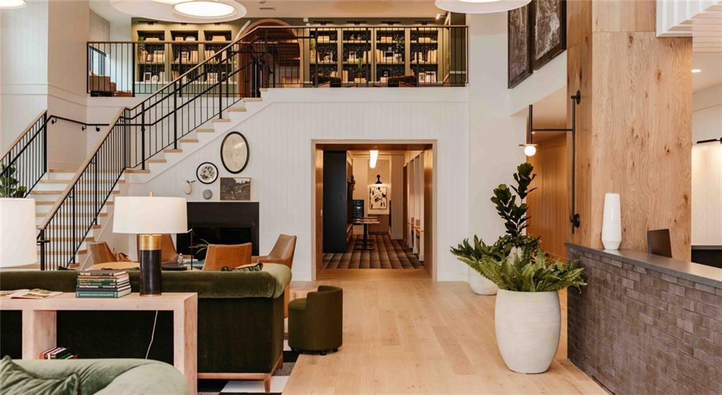 2490 North Druid Hills Road Atlanta, GA 30329 - Photo 9 of 18 a view of a entryway with furniture