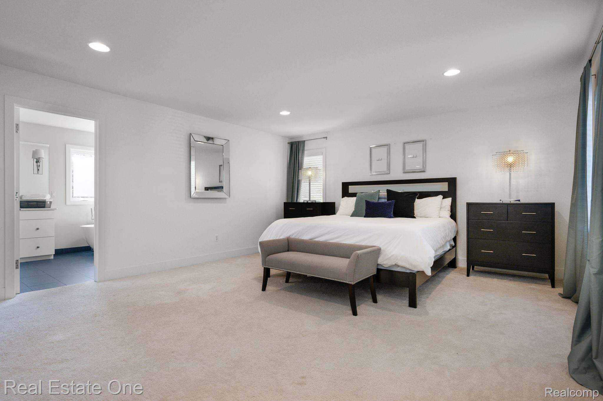 1700 Pembroke Road Birmingham, MI 48009 - Photo 25 of 61 37-web-or-mls-1700-Pembroke-Rd-37.jpg